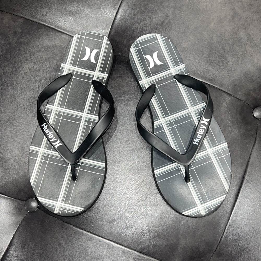 Hurley Men’s Plaid Flipflops Size 9